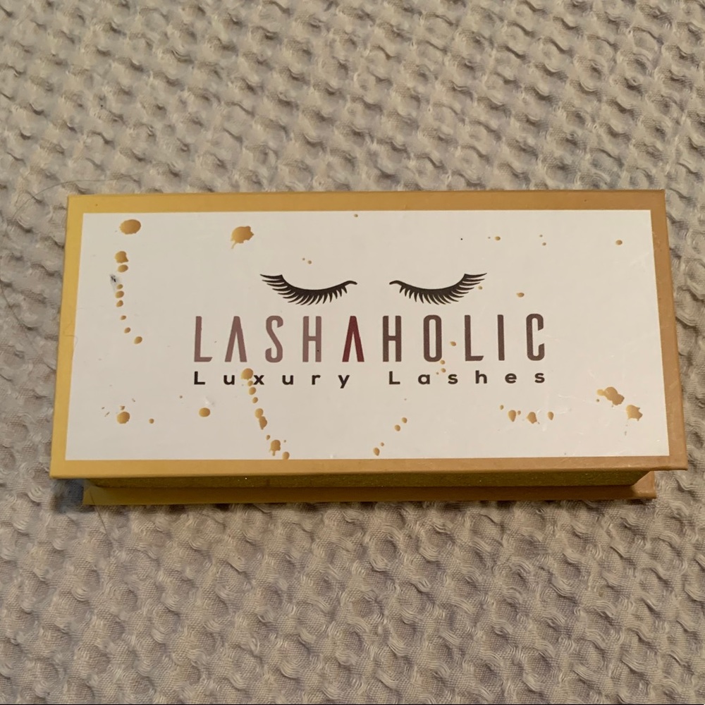 Lashaholic Luxury Lashes